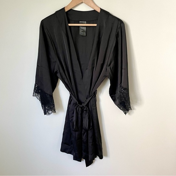 H&M Black Satin Tie Waist Kimono Robe Lace Trim Size M/L - Picture 1 of 5
